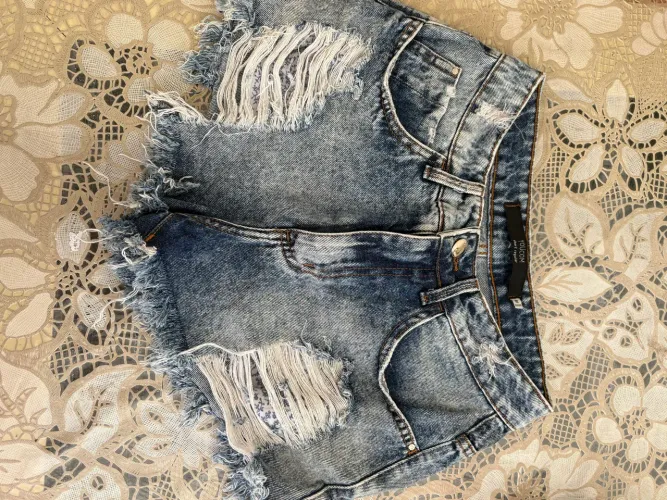 Lote de roupas usadas