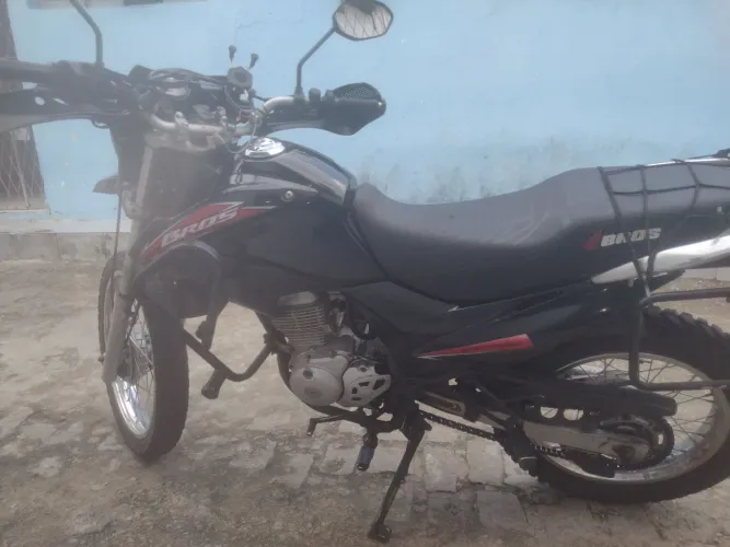 Bros 150 2011 tope de linha,quer saber mais chama no WhatsApp *24