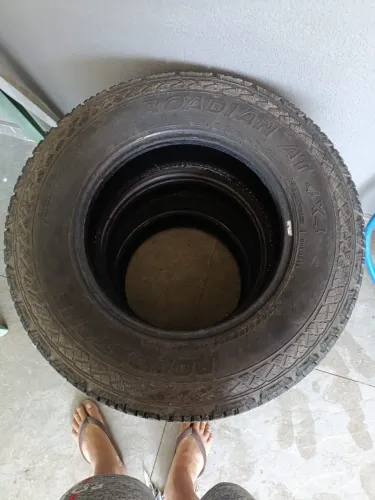 Pneu 225/75 r16