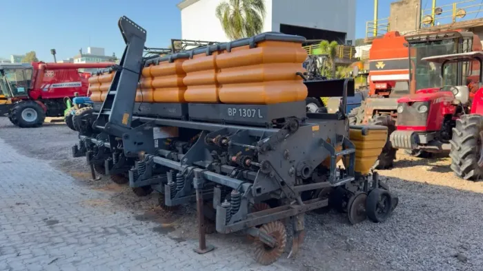 Plantadeira Valtra BP 1307 L