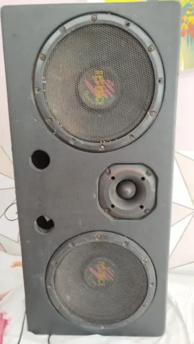 Caixa de som automotiva