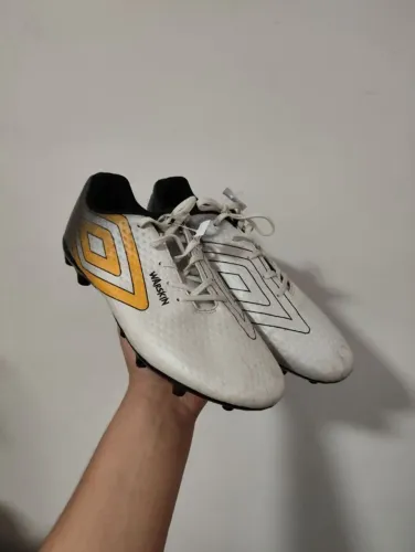chuteira umbro campo tamanho 43 / chuteira campo umbro warskin / chuteira futebol de campo