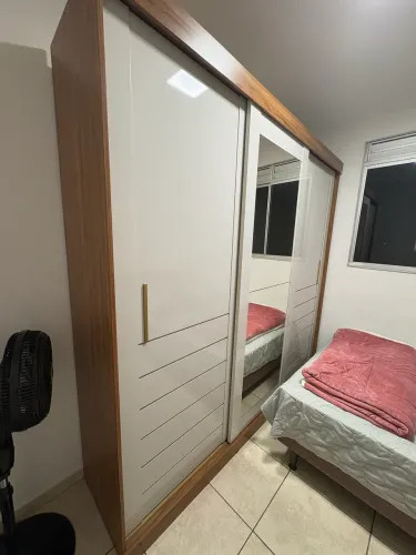 Vendo guarda roupa POUCO TEMPO DE USO