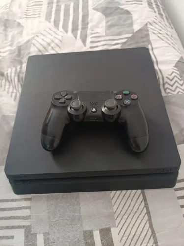 PLAYSTATION 4 SLIM/ 1TB/ EM EXCELENTE ESTADO DE FUNCIONAMENTO