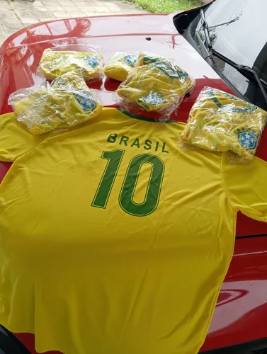 Camisa da seleção brasileira no precinho!