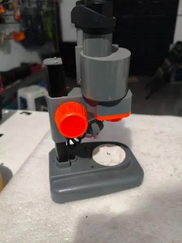 Microscópio trinocula