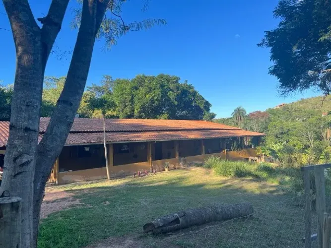 Sitio 20.000 m², casa, piscina, área gourmet, agua corrente, cisterna, poço artesiano.