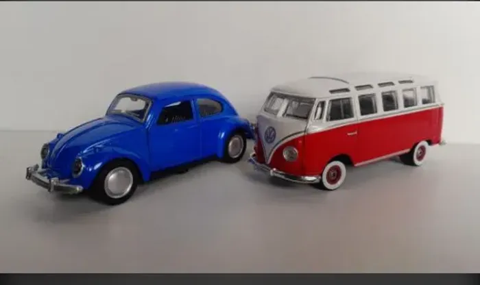 Lote 2 Miniaturas Volkswagen (FUSCA+KOMBI)