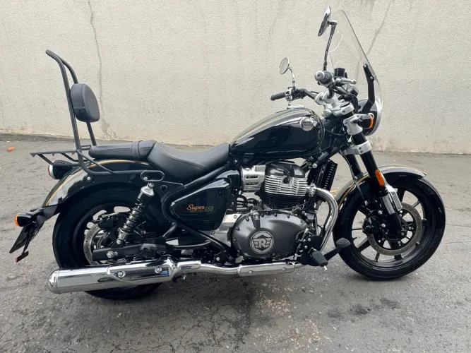 Super meteor 650cc repleta de acessórios.