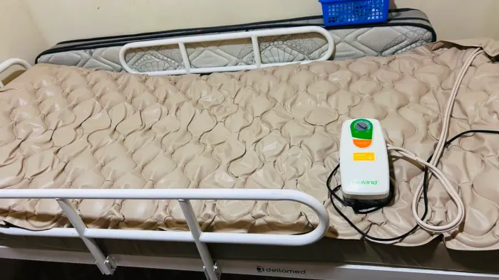Cama hospitalar + Colchão Pneumático + Colchão comum