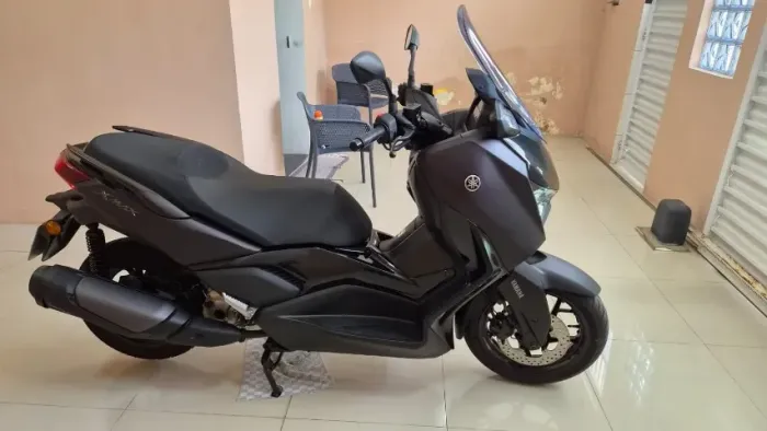 XMAX 300