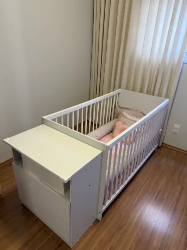 Vendo berço com cômoda acoplada e colchão 