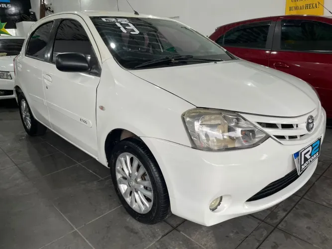 Toyota Etios XLS 1.5 Flex 16V 5P Mec. 2013