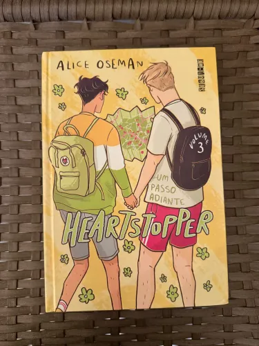 livro heartstopper volume 3