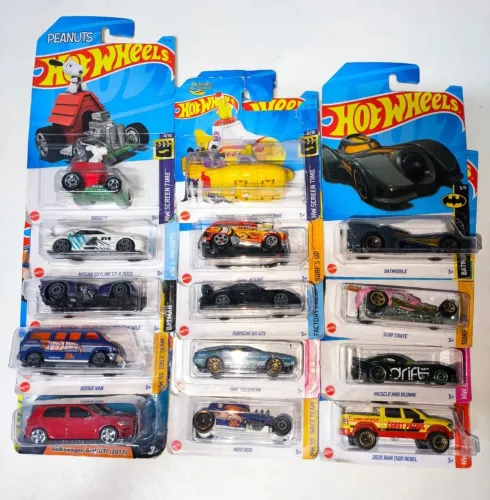 Hot Wheels 14 Carrinhos no Blister novos colecionáveis