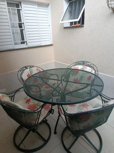 Mesa importada vintage ferro fundido, acompanha almofada