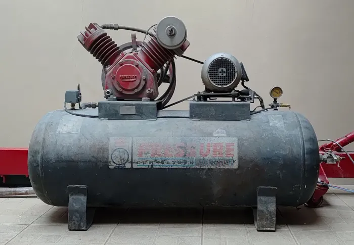 Compressor de Ar Industrial Pressure 250 Litros 