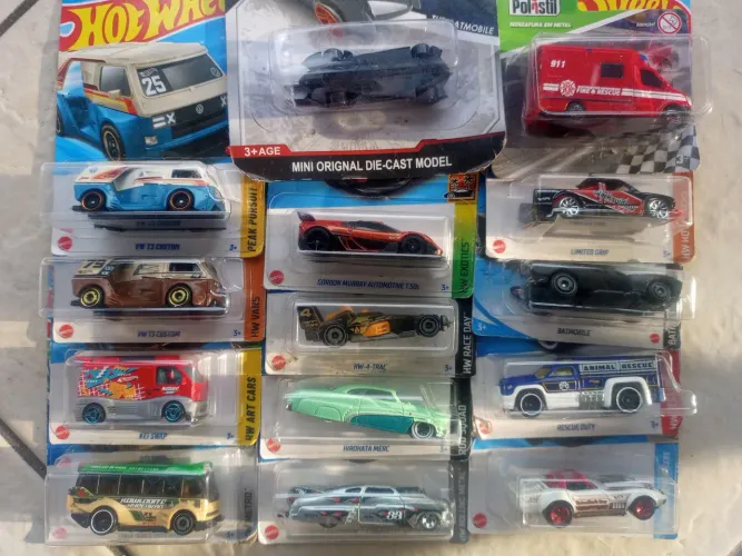 Hot Wheels miniatura 1/64 temático thunt