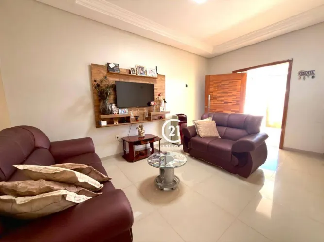 Casa Térrea com Suíte e Quintal Amplo | Bairro Bandeirantes