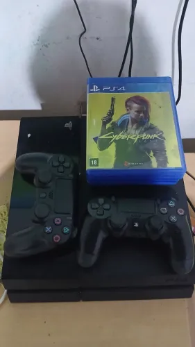 Vende-se ps4 com mais 5 jogos e dois controles