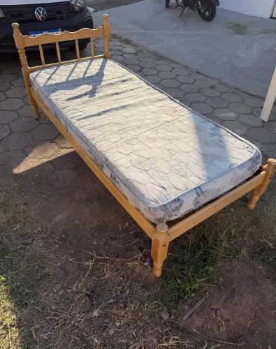 Cama de solteiro madeira