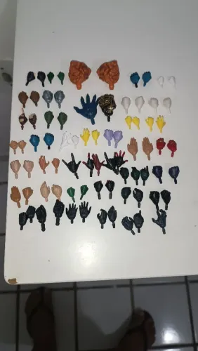 Mãos para actions figure