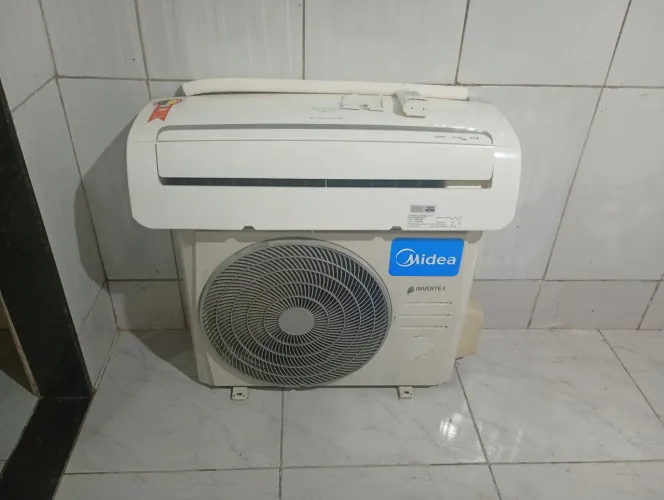 Ar-condicionado midea semi novo 12mil 220volts parcelo em até 12x no cartão de crédito