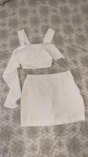 Conjunto branco | top assimétrico e short saia