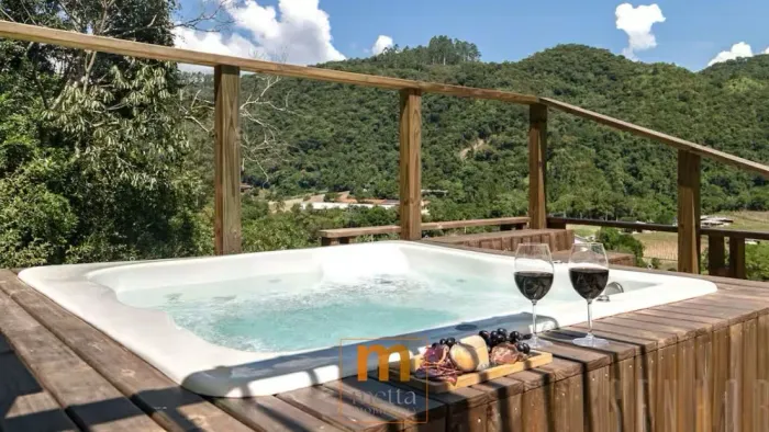 Refúgio Exclusivo em Águas Mornas com Lazer, Área de Eventos e Renda Garantida