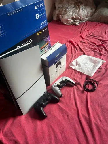 PlayStation 5 slim ,muito conservado 2 controles