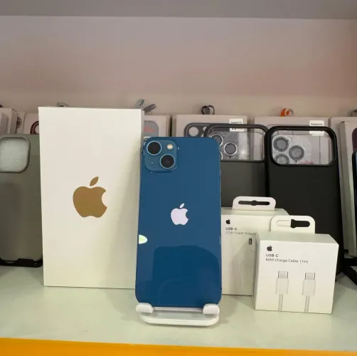 Iphone 13 cor azul 128.GB semi novo em ótimo estado e todo original.