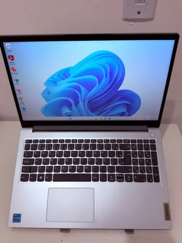 Notebook Lenovo (i3 12 geração 8gb ddr4 Ssd 256gb) NOVINHOOOO