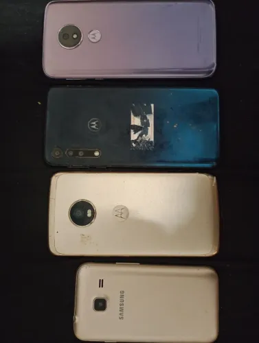 ? Lote com 4 celulares Motorola e Samsung para conserto ou retirada de peças