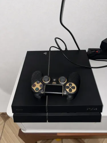 PlayStation 4 Fat 500GB + Controle Personalizado + 6 Jogos