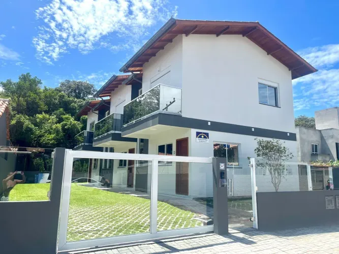 Lindo Duplex ANUAL na Praia dos Ingleses - 500m da Praia e do Centrinho!