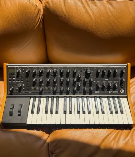 Moog Subsequent 37