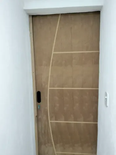 Instalação de portas e fechadura comuns e eletrônica digita.l batentes na espu espansiva