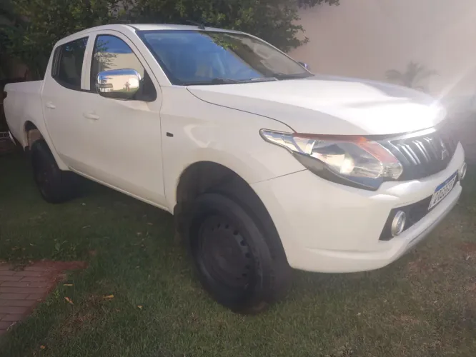 Mitsubishi L200 Triton Sport GLX 2.4 CD Diesel Mec. 2019