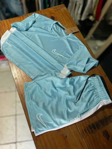 Kit Nike