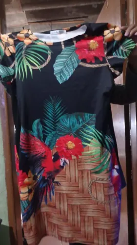 Roupas seminovas para alguém que faça brecho etc .