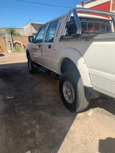 Mitsubishi L200 GLS 2.5 4X4 CD Diesel 2003