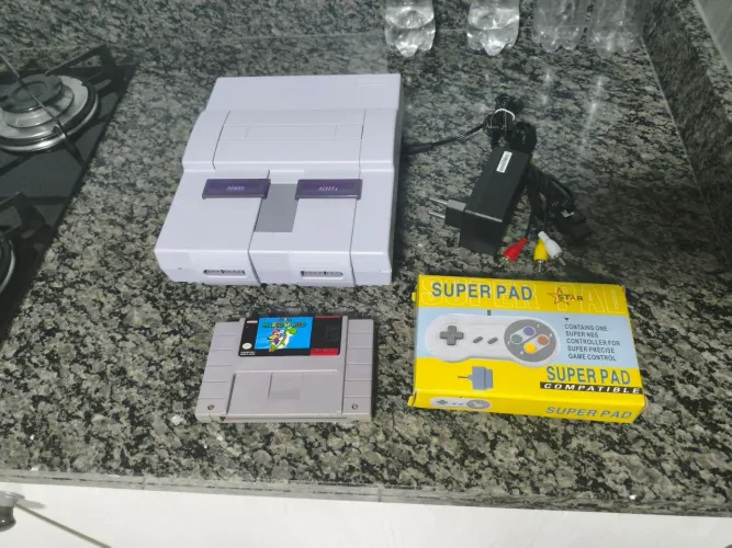 Super Nintendo com jogo do Mario