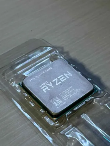 Ryzen 5 3400G, 4 cores, 8 threads, Radeon RX Vega 11.