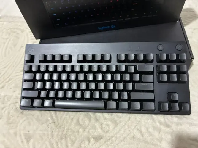 Teclado Mecânico Logitech G Pro