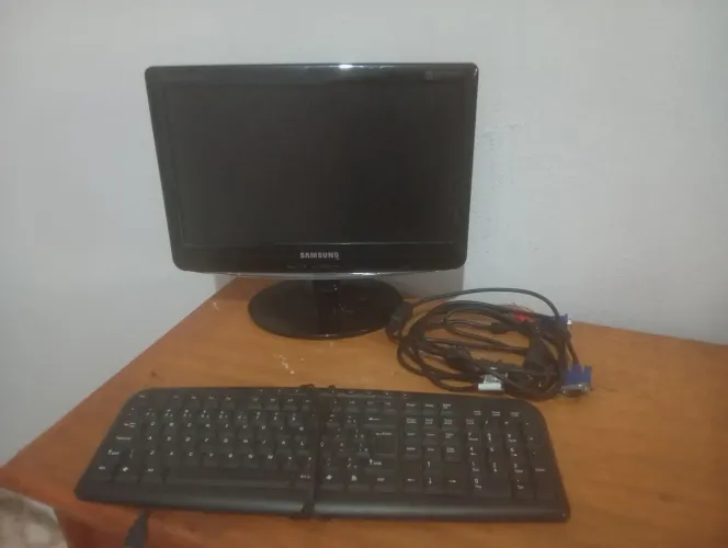 Vendo monitor , teclado e cabo