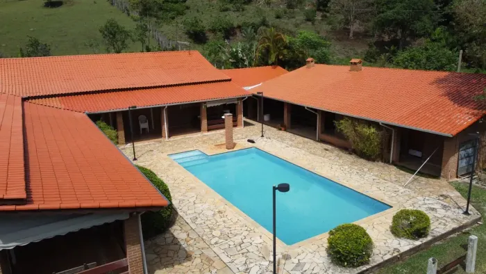 Sítio 2.100 m² casa com 3 dorm. suíte, piscina em Brazópolis - MG