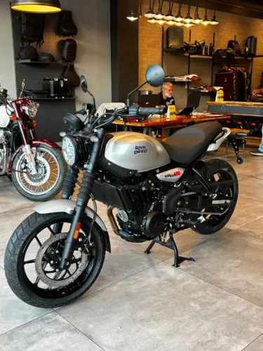 ROYAL ENFIELD GUERRILLA 454 SMOKE SILVER