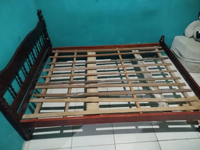 Cama casal madeira Angelim.