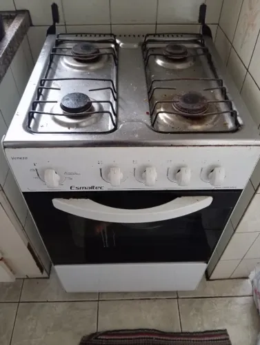 Fogão 4 bocas Esmaltec com Forno Limpa Fácil