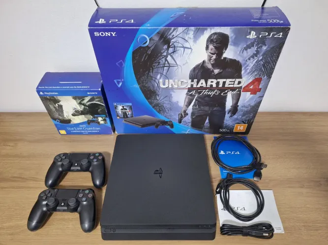 Playstation 4 slim